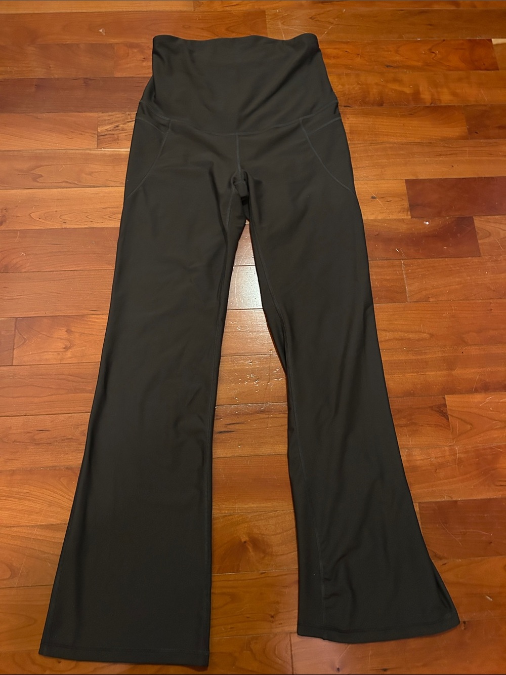 Flared Old Navy Black Yoga Pants with Fold-Over Waistband and side pockets